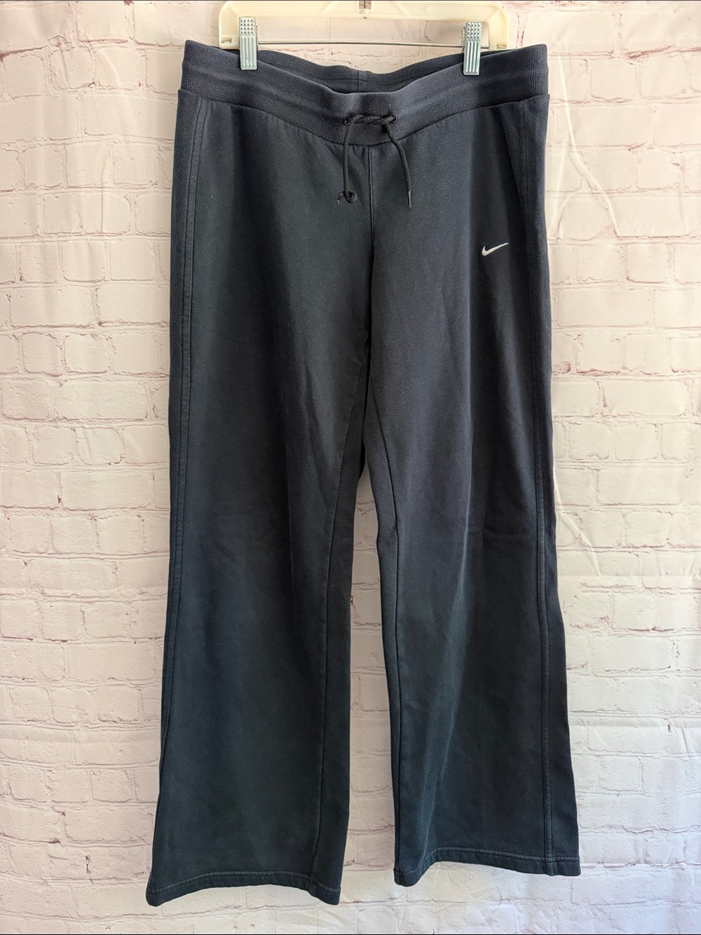 Nike Woman’s Black Wide Leg Sweat pants Joggers with White Swoosh Size Small